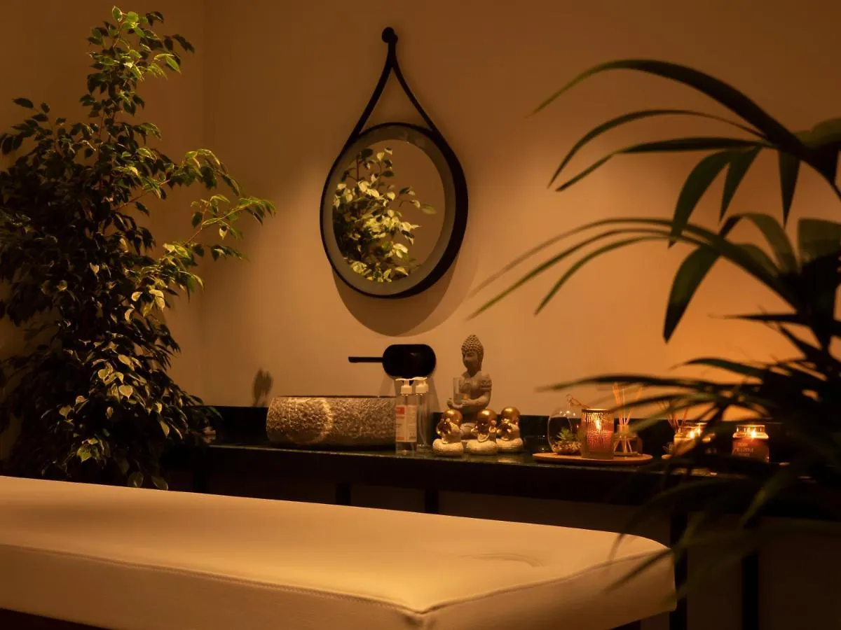 Moncafe Boutique Hotel & Spa Tirana 4*,